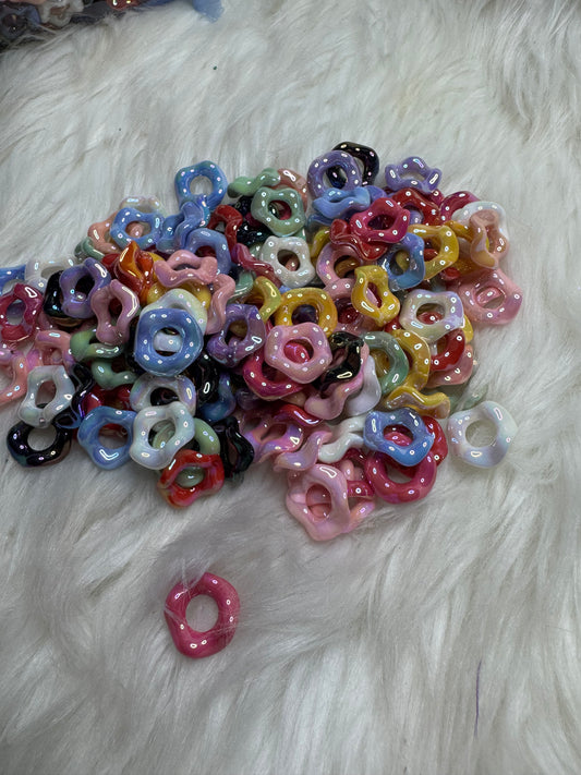 Wavy spacers glossy